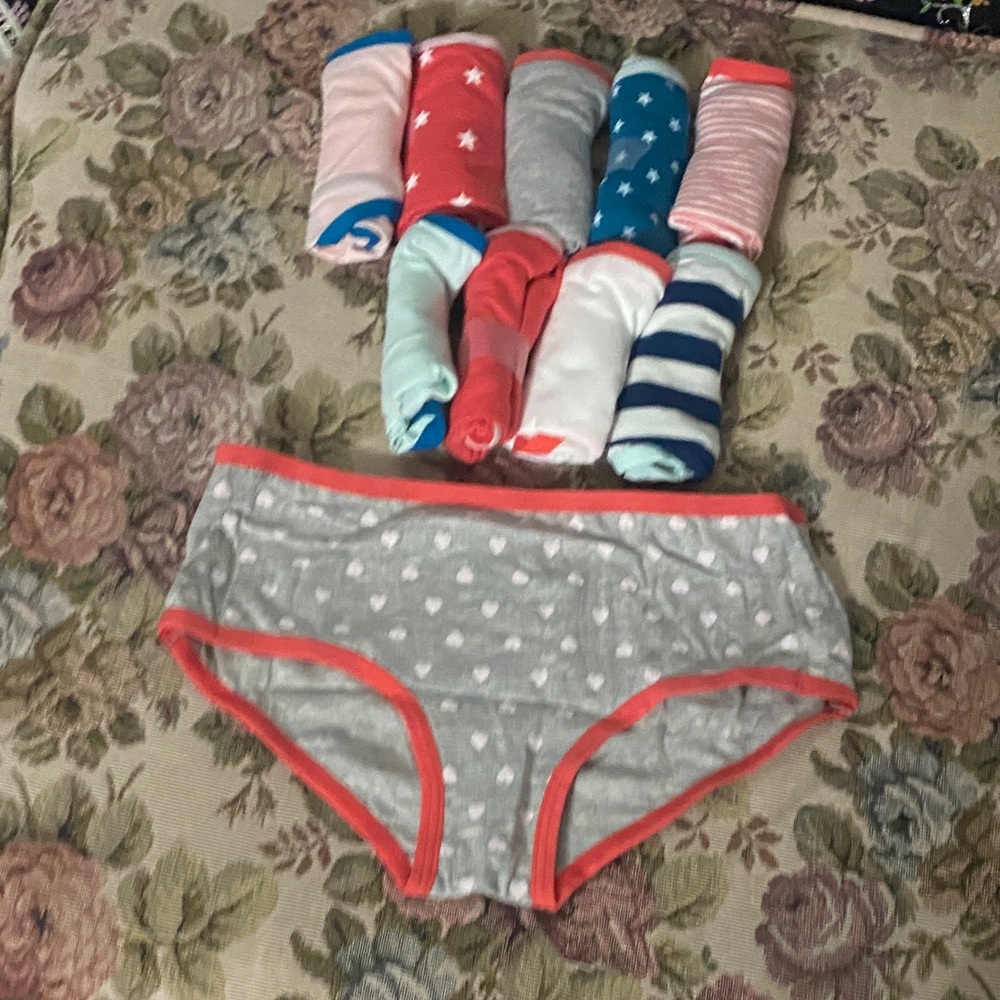 Amazon Essentials Girls’ Underwear 10-Pack – Size Small (6-7) – Mixed Colors
